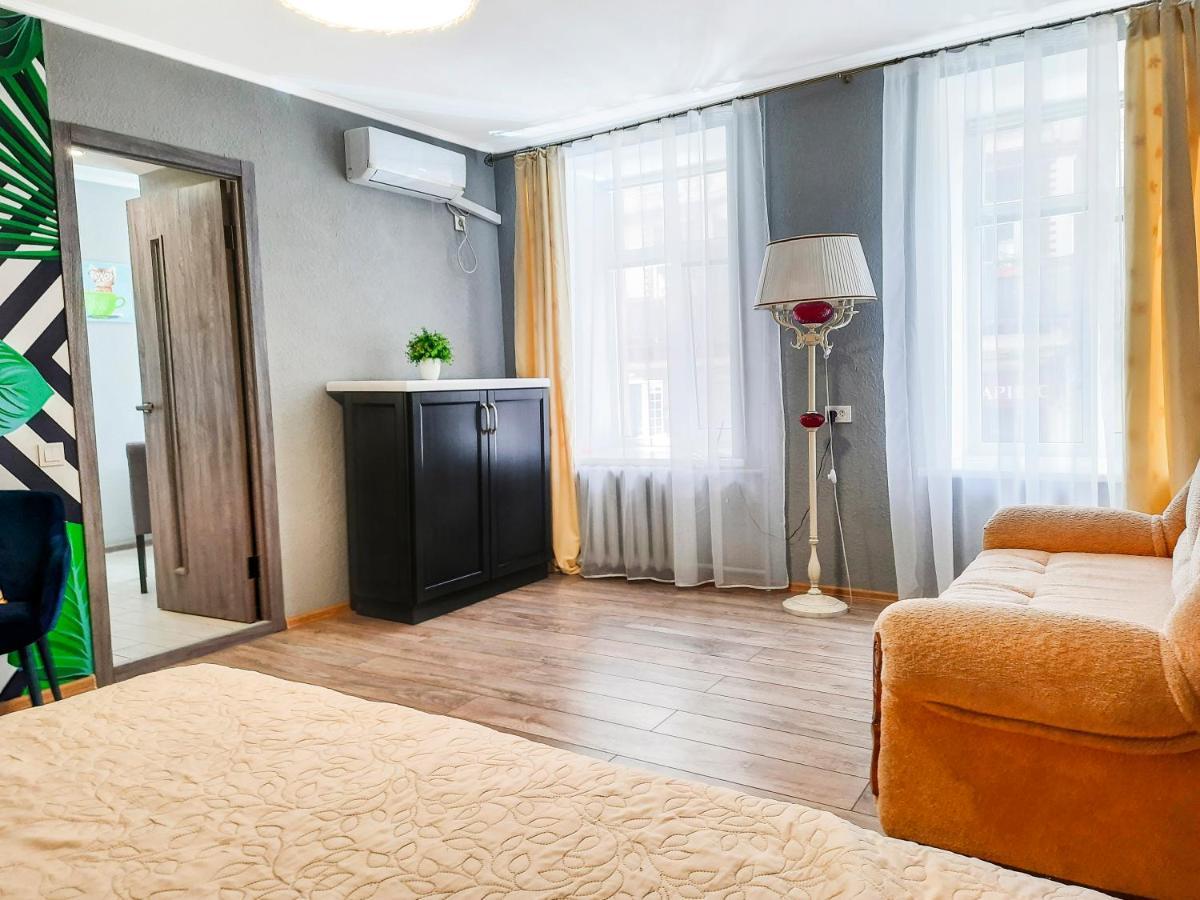 1-Room Apartment In The Center, 5 Minutes To Deribasovskaya Odessza Kültér fotó